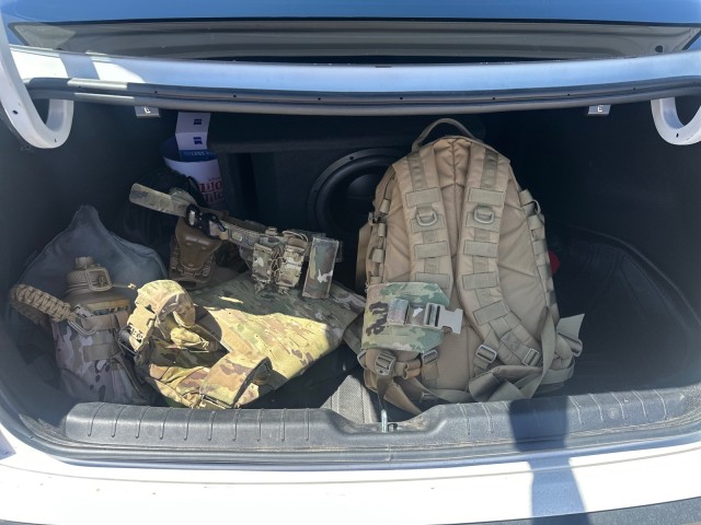 Used 2025 Snow White Pearl Kia EX image 17