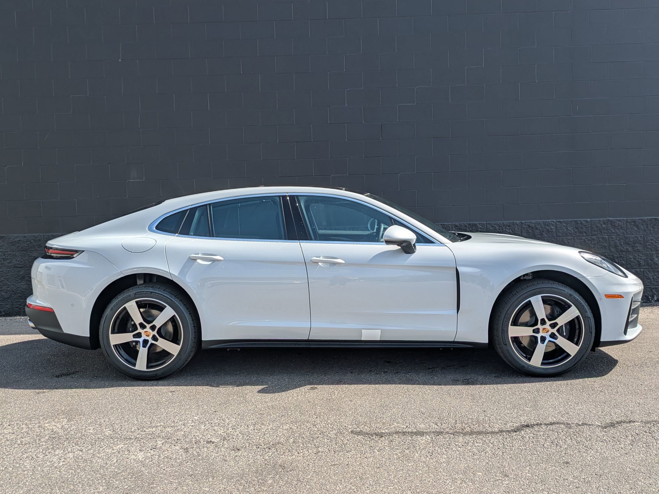 2025 Porsche Panamera 4 photo 8
