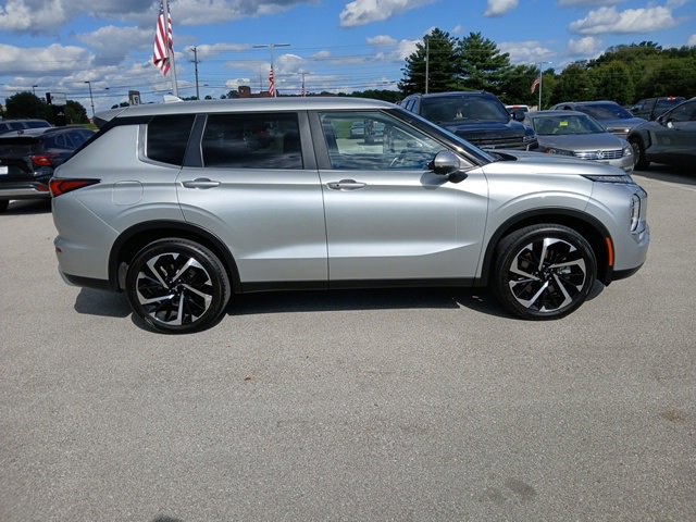 2024 Mitsubishi Outlander SE Black Edition photo 6