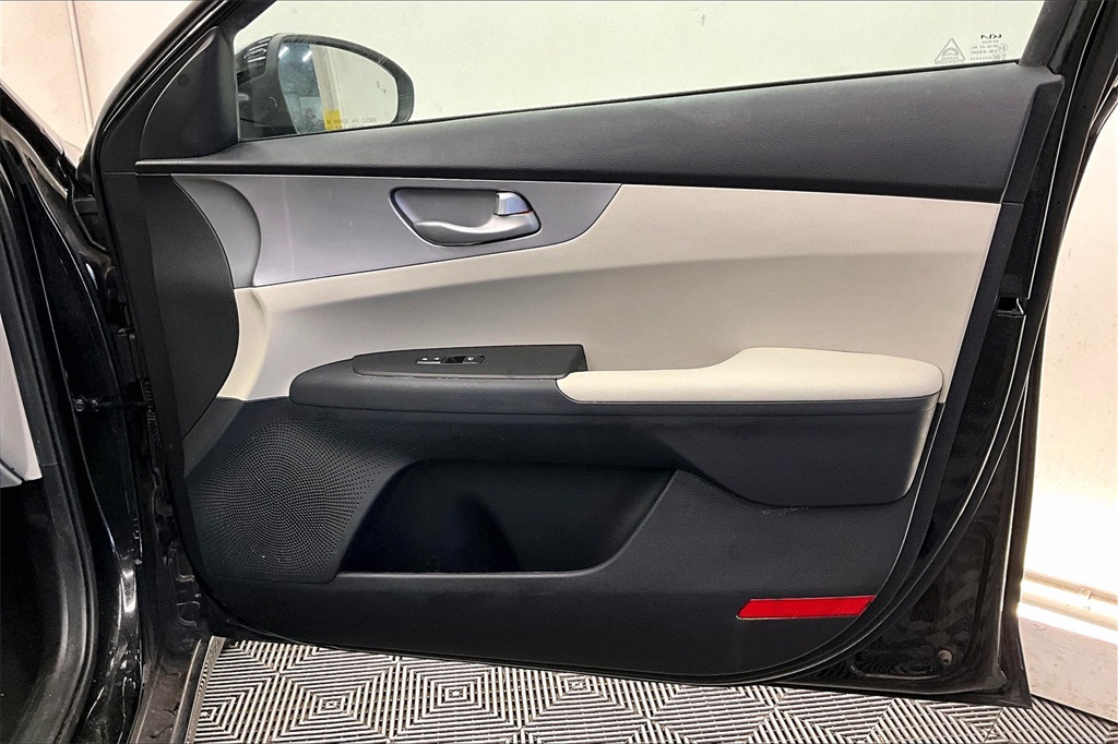 2023 Kia Forte LXS photo 24