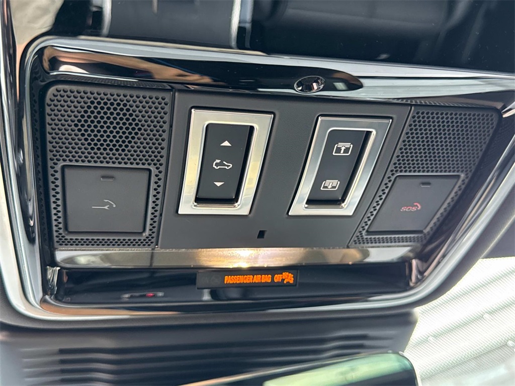 2024 Land Rover Range Rover Velar P400 Dynamic HSE photo 13