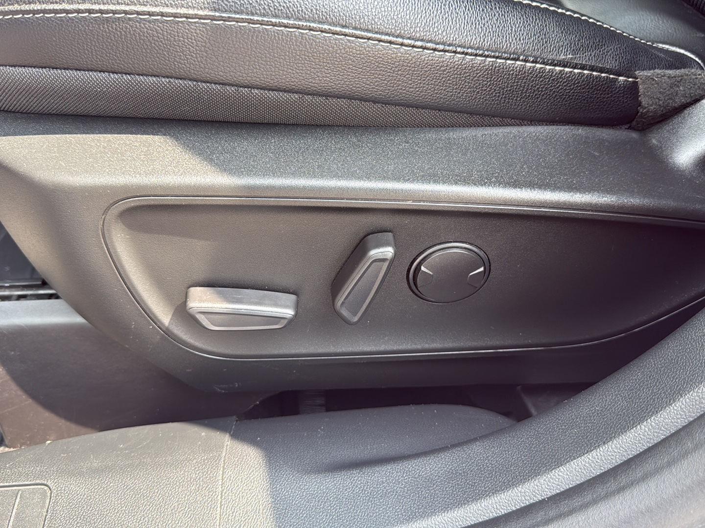 2022 Ford Escape SEL Sport photo 8