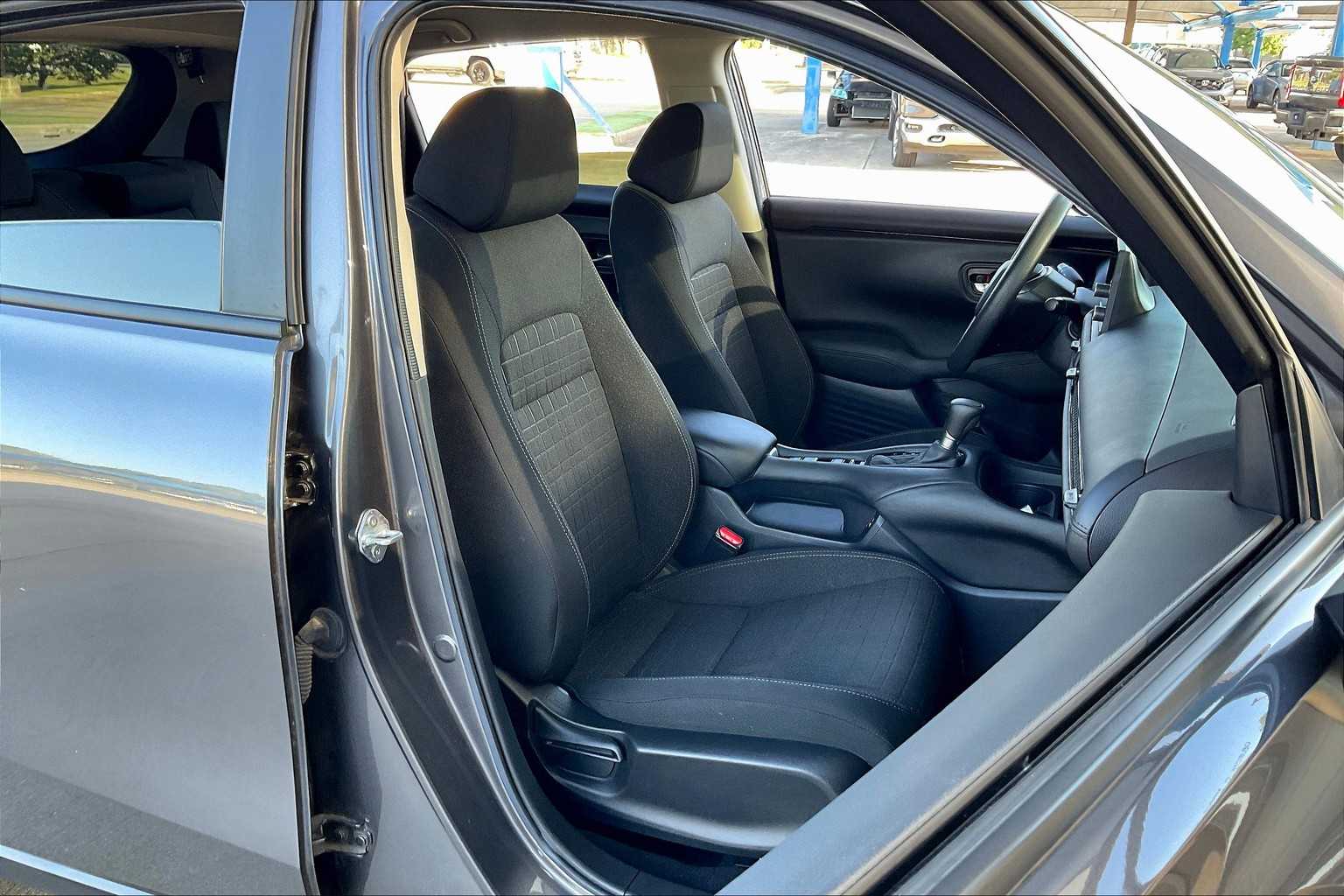 2024 Honda HR-V LX photo 8
