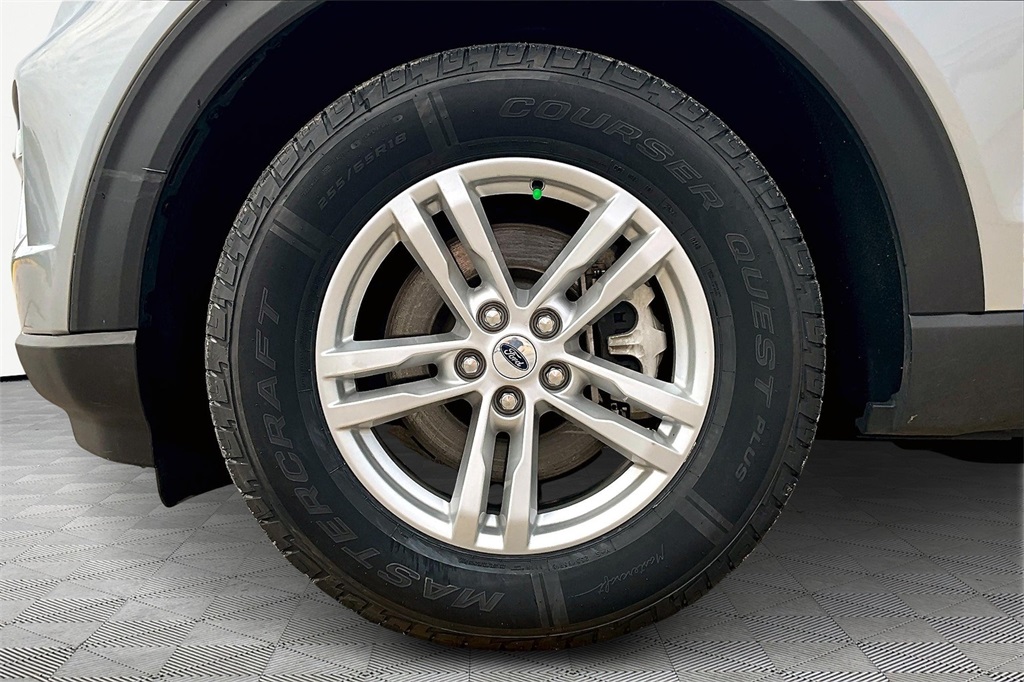 Used 2023 Silver Ford XLT image 9