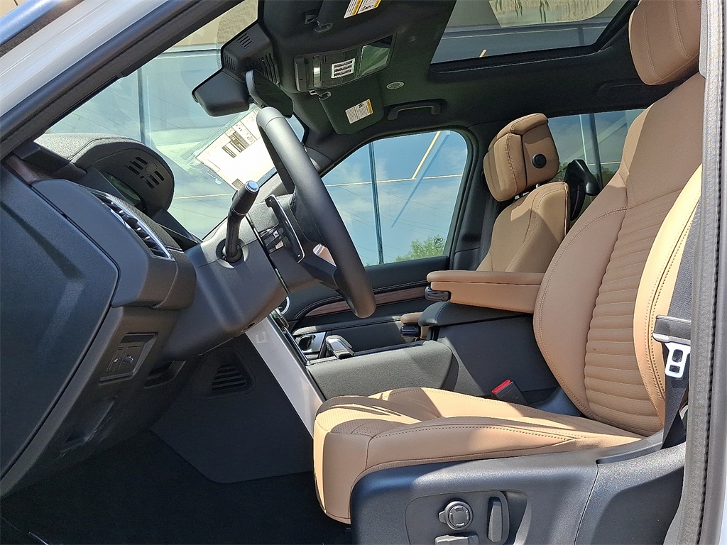2025 Land Rover Discovery SE photo 9