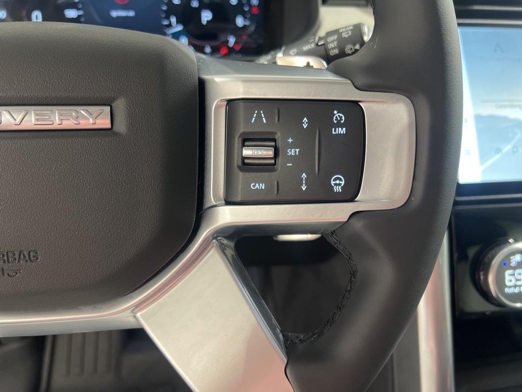 2025 Land Rover Discovery S photo 12