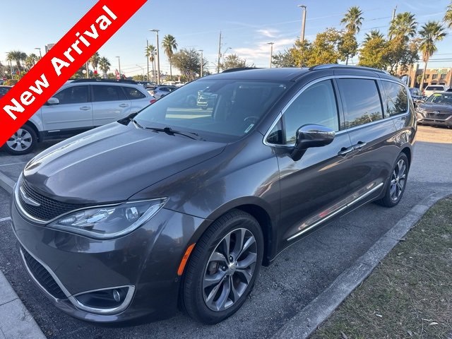 2018 Chrysler Pacifica Limited's photo