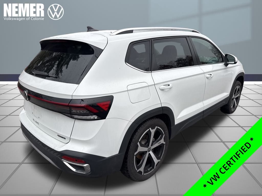2025 Volkswagen Taos SEL photo 4