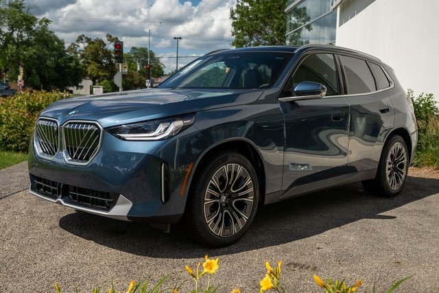 New 2025 Arctic Race Blue metallic BMW xDrive30 image 1