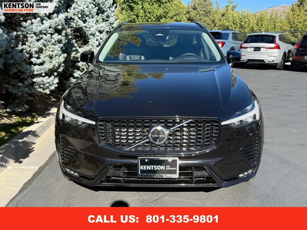 2025 Volvo XC60 B5 Plus photo 2