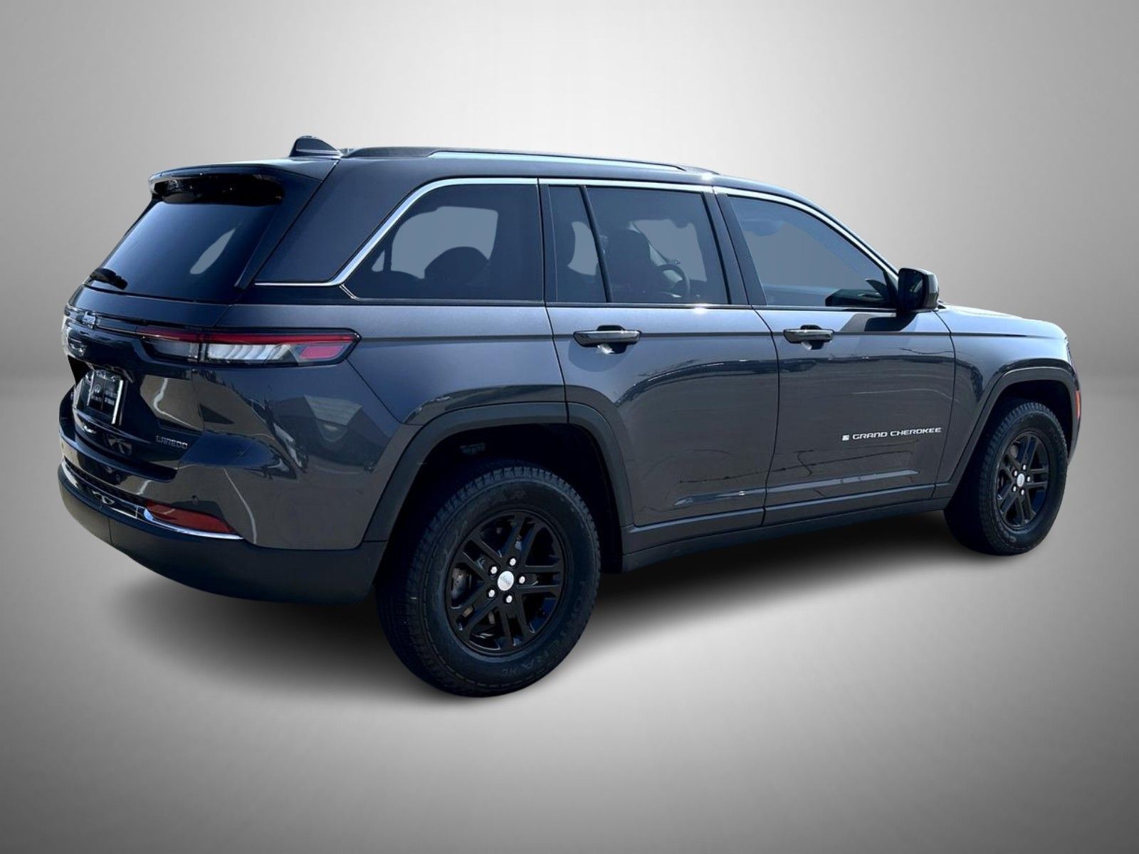 2023 Jeep Grand Cherokee Laredo photo 3