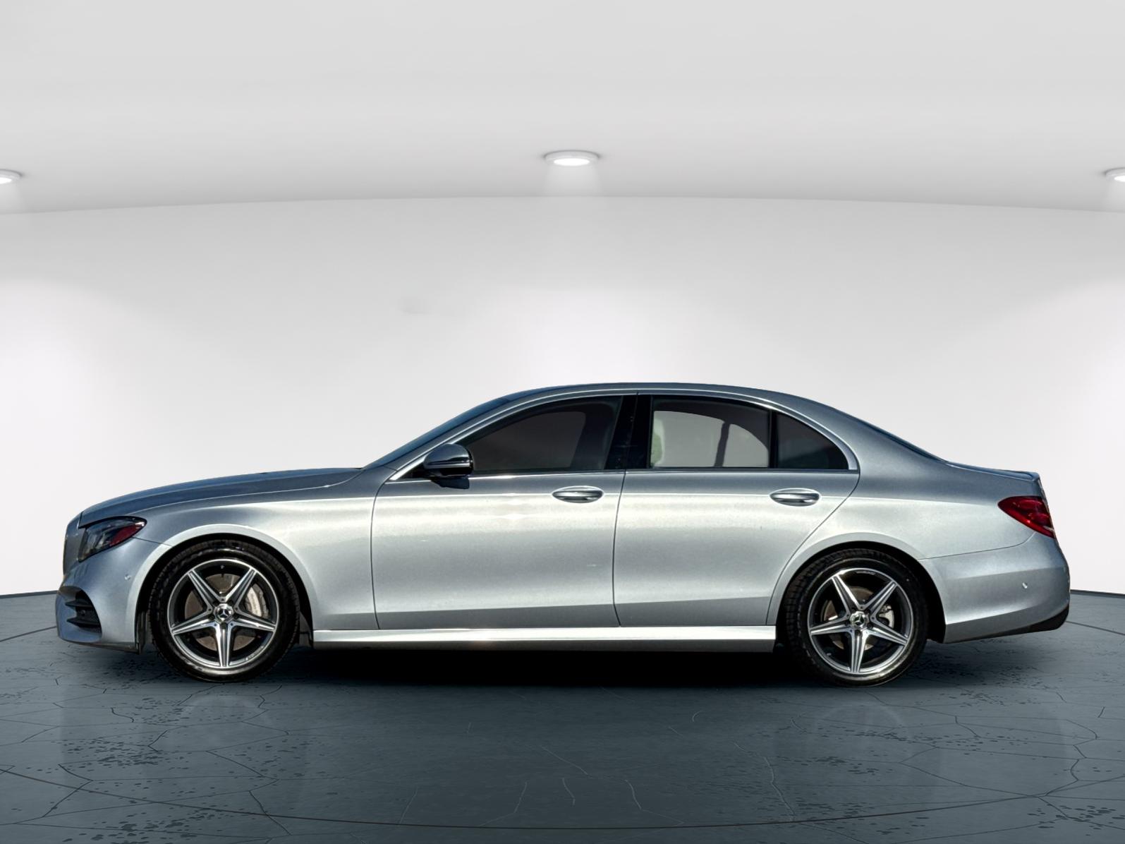 2018 Mercedes Benz E 300 Sedan photo 4