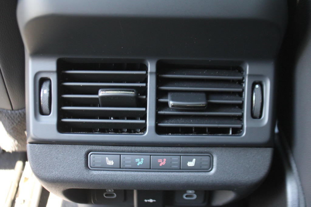 2024 Land Rover Range Rover Evoque Dynamic SE photo 24