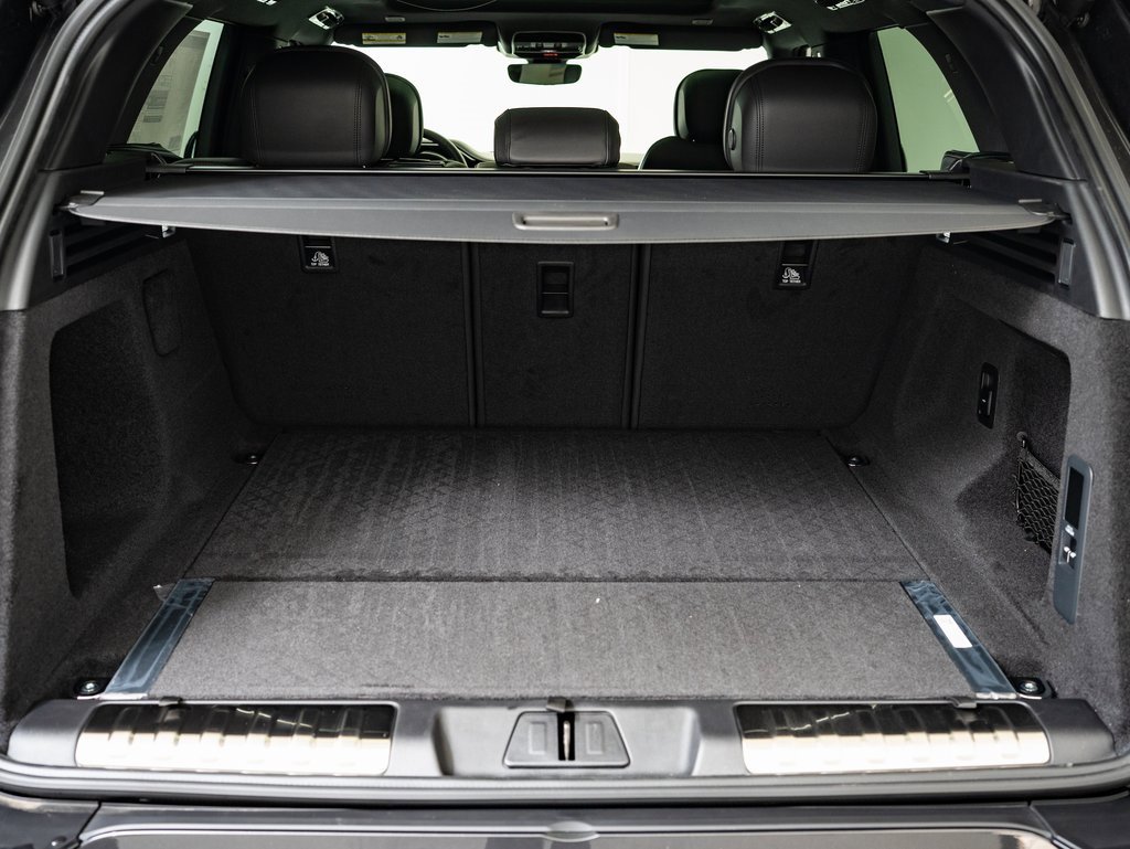 2025 Land Rover Range Rover Sport SE photo 13