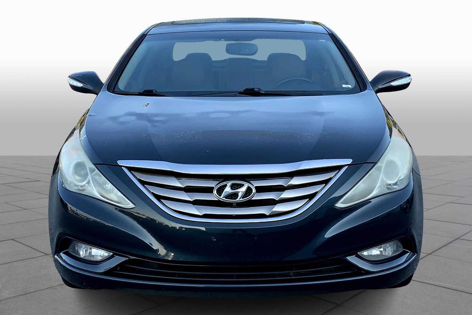 2011 Hyundai Sonata photo 3
