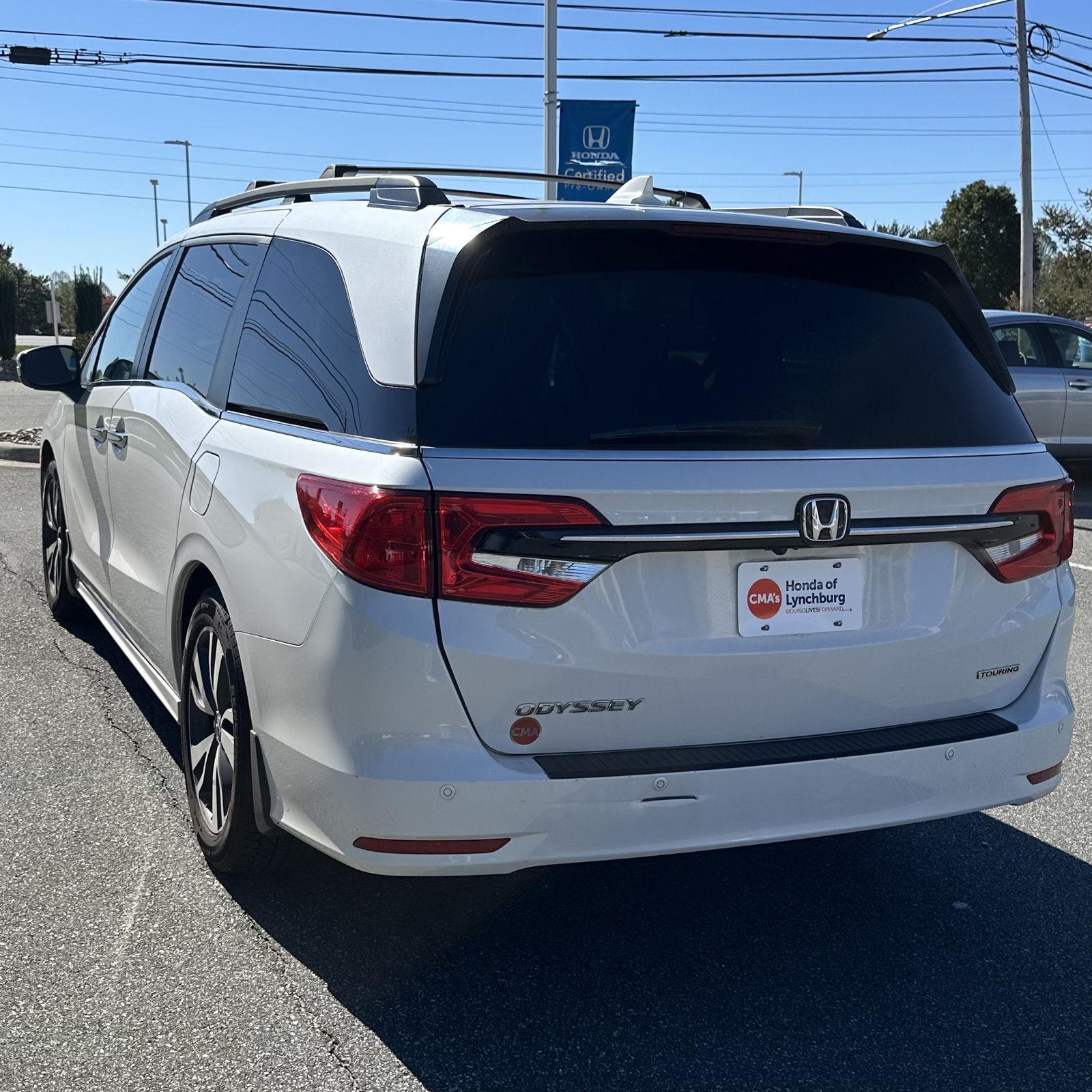 2023 Honda Odyssey Touring photo 2