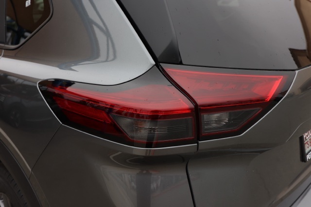 2026 Nissan Rogue S photo 7