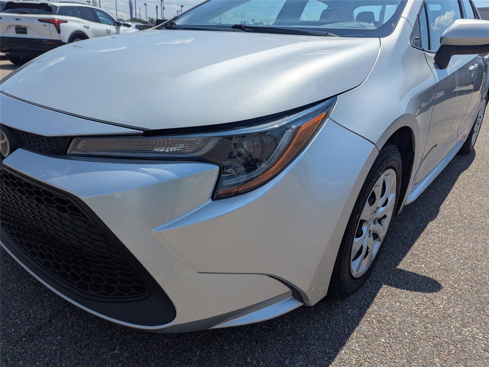 2022 Toyota Corolla LE photo 9