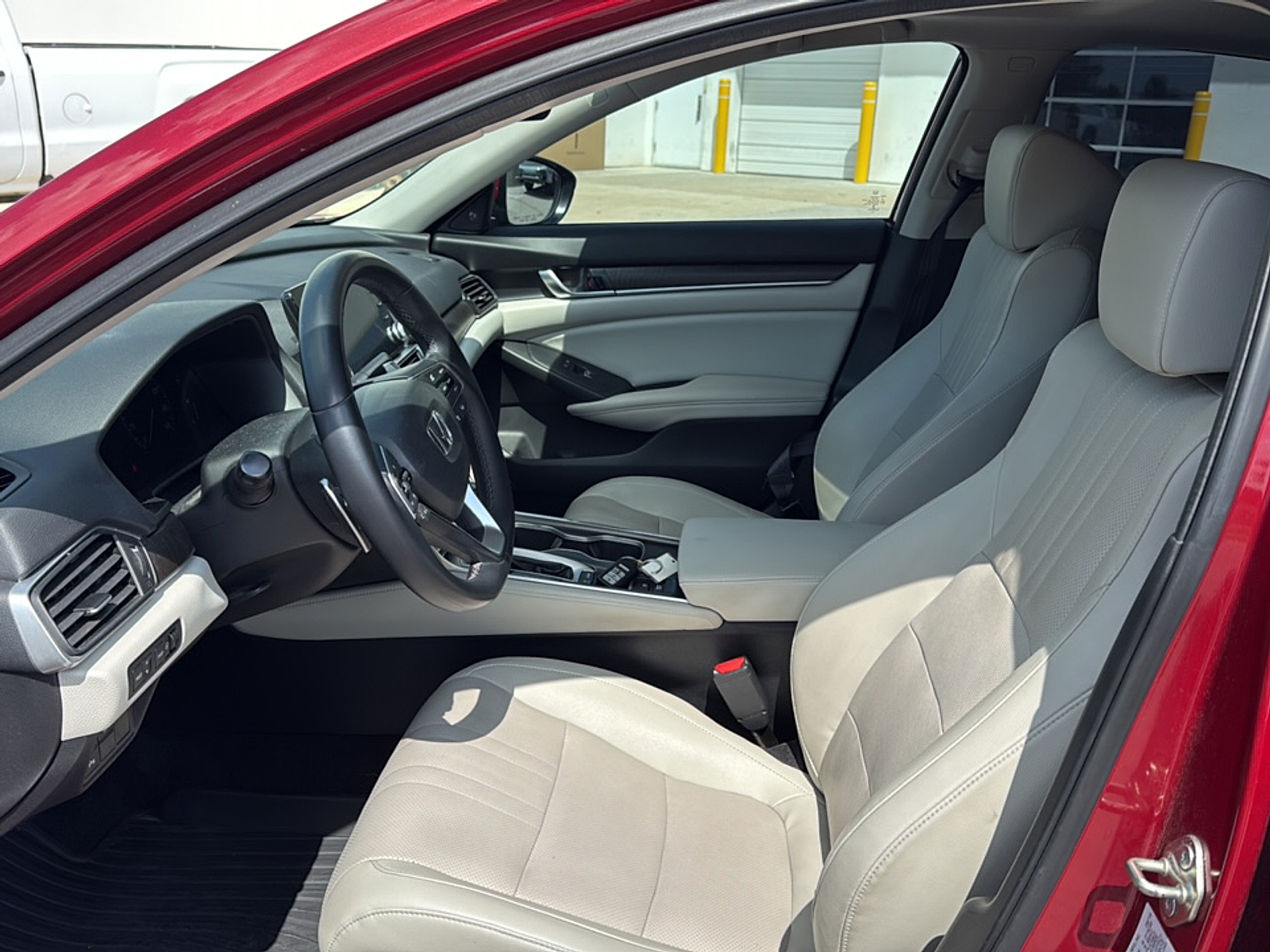 2018 Honda Accord Touring photo 3