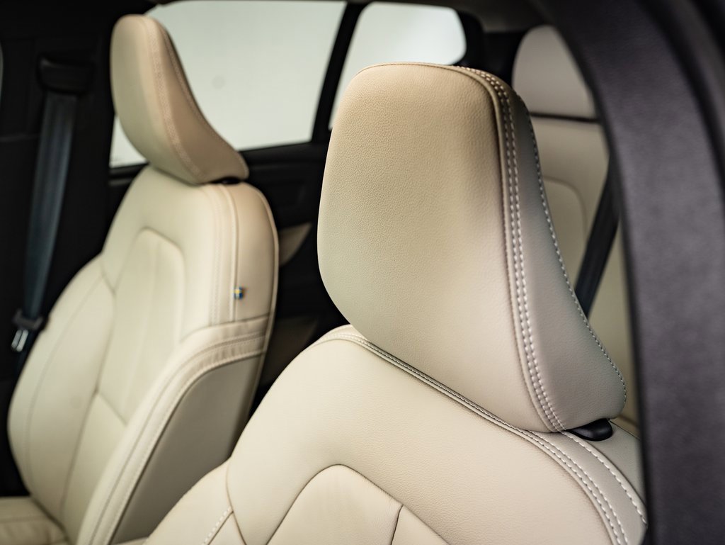 2024 Volvo XC40 Plus photo 18