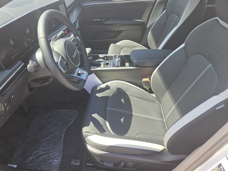 2025 Kia K5 GT-Line photo 6