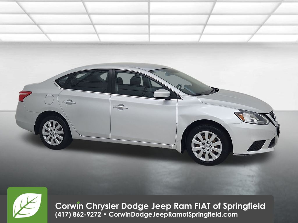 2019 Nissan Sentra S's photo