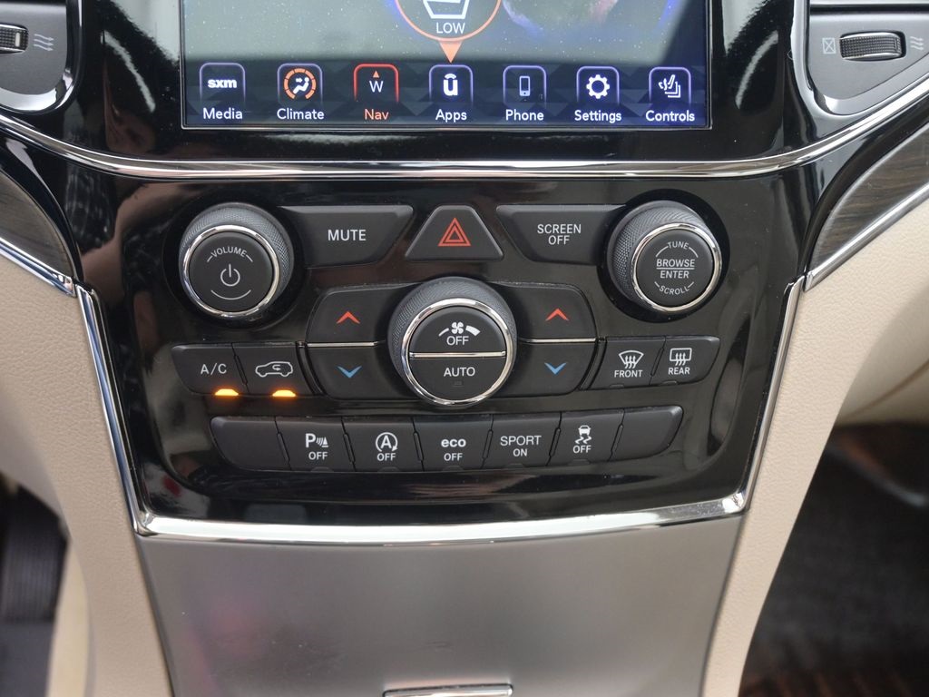 2020 Jeep Grand Cherokee Overland photo 6