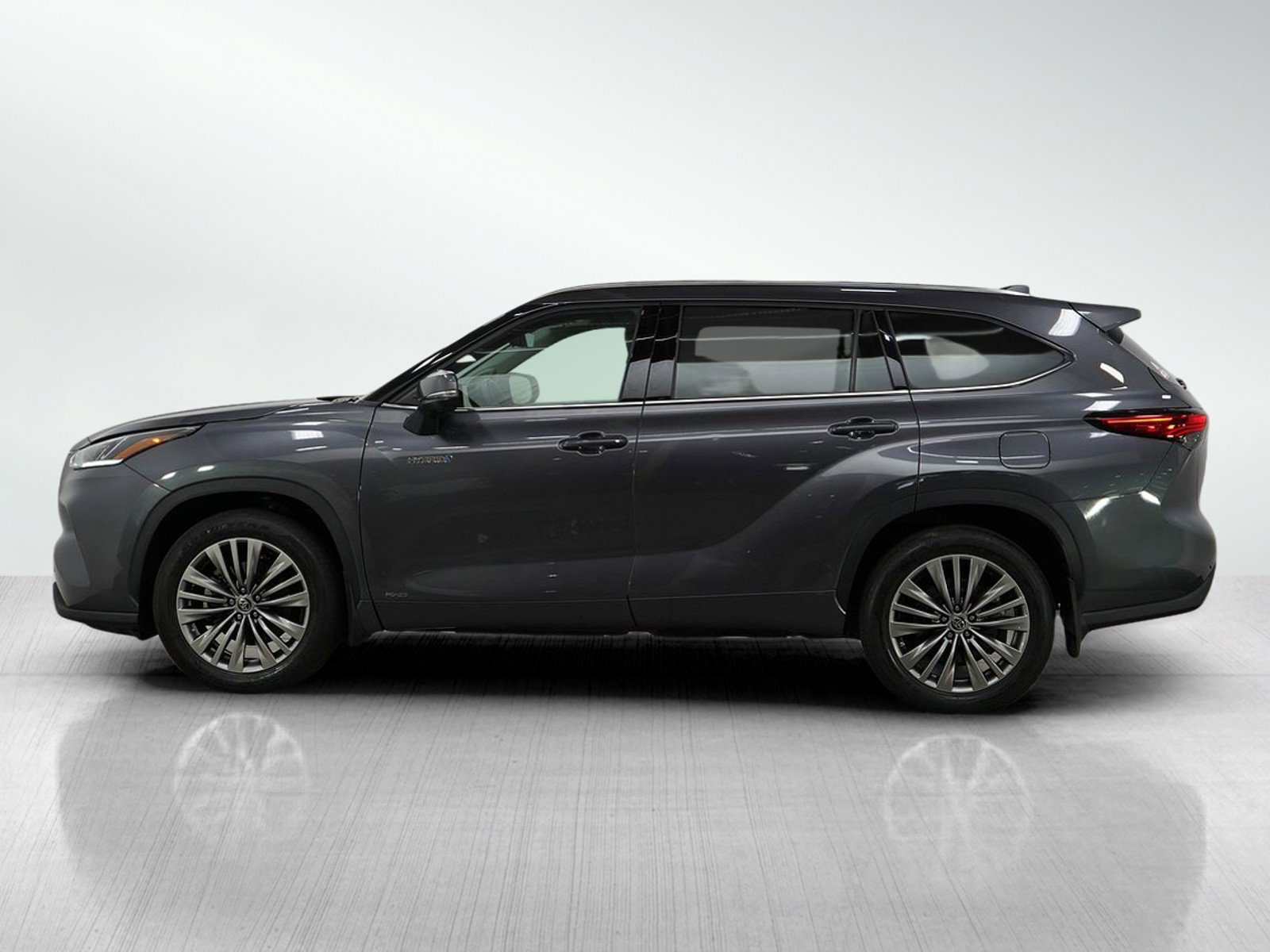 Used 2021 Toyota Highlander Hybrid Limited with VIN 5TDEBRCH3MS047385 for sale in Bloomington, Minnesota