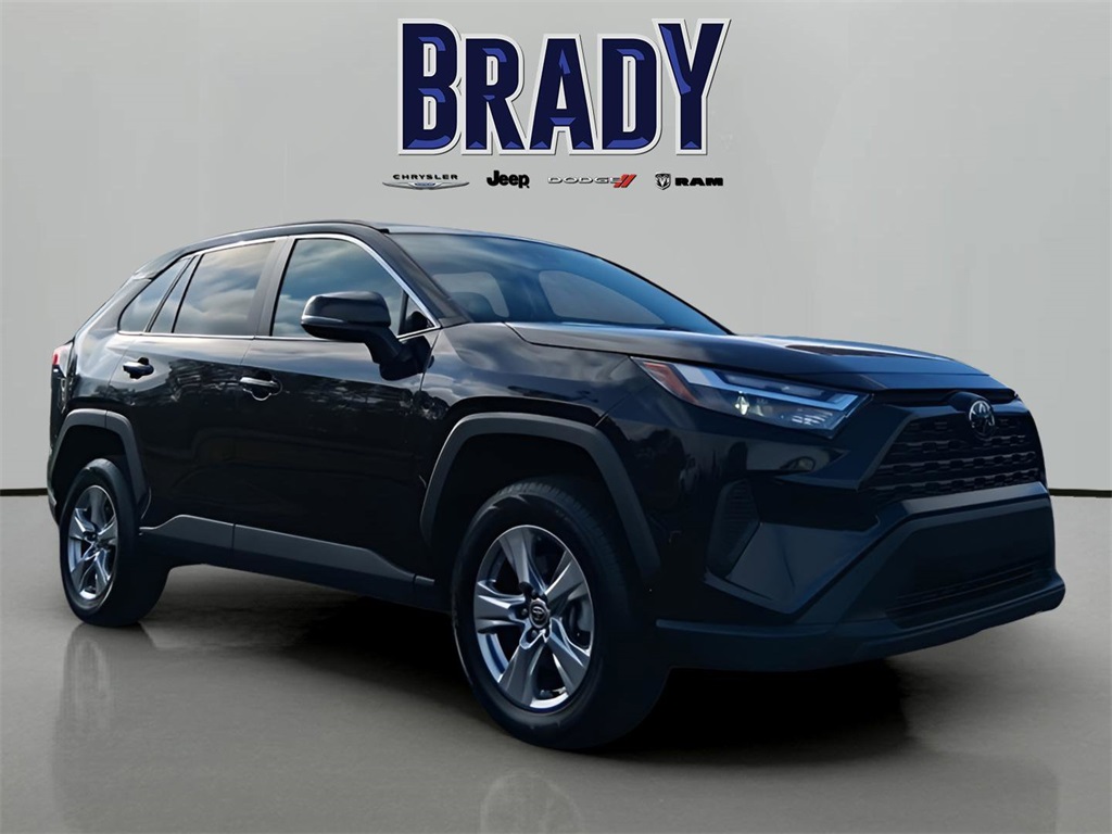 2024 Toyota RAV4 XLE's photo