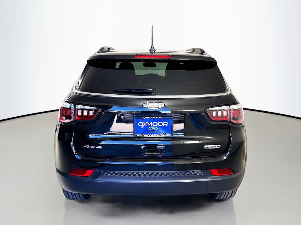 2023 Jeep Compass Latitude Lux photo 4