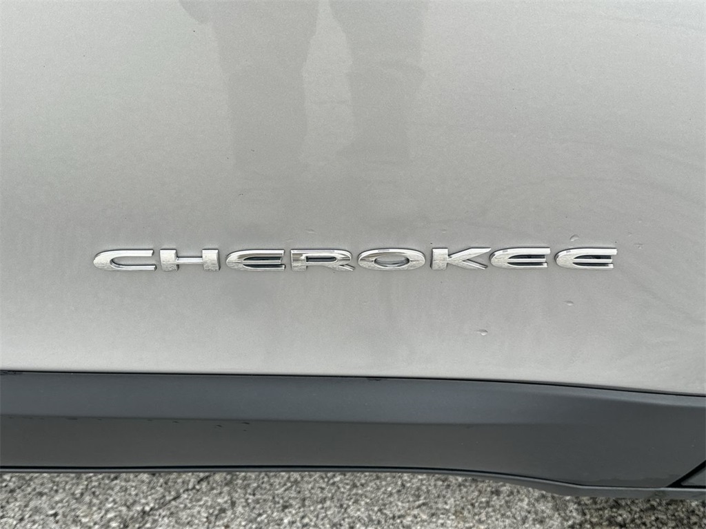 2020 Jeep Cherokee Limited photo 26