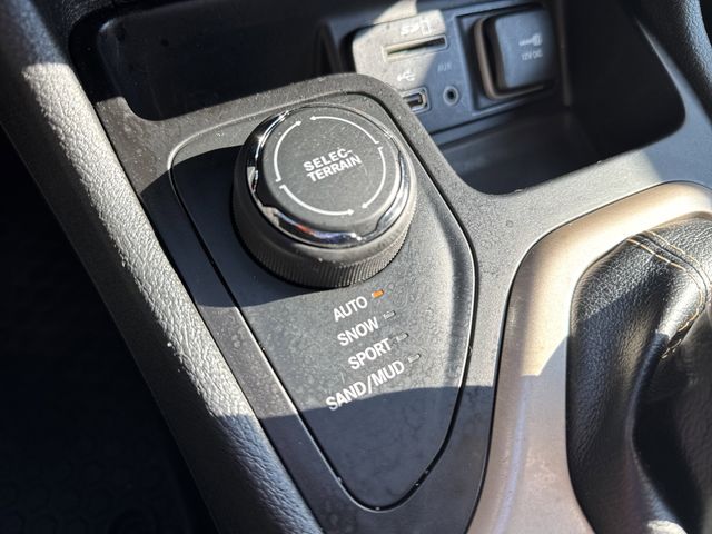 2016 Jeep Cherokee Latitude photo 18