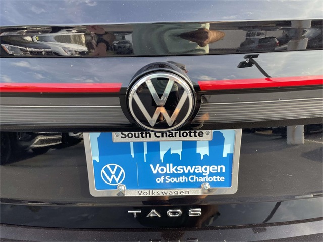 2025 Volkswagen Taos SE photo 7