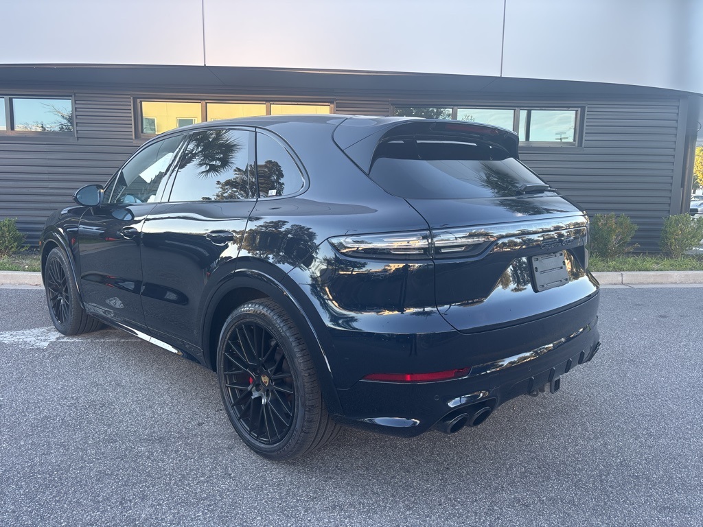 2022 Porsche Cayenne GTS photo 3