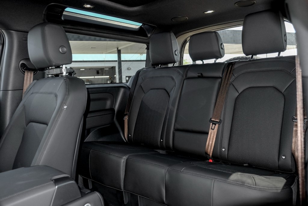 2025 Land Rover Defender 90 X-Dynamic SE photo 15
