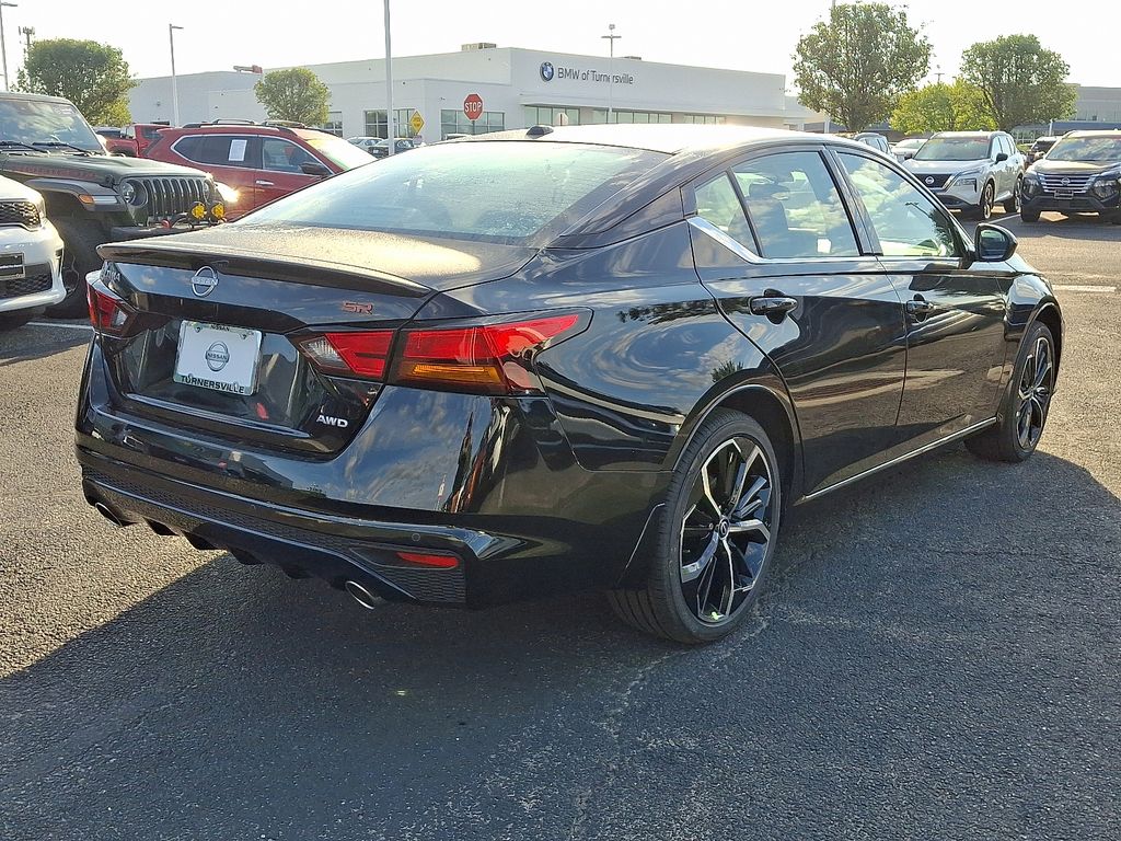 2025 Nissan Altima 2.5 SR photo 2