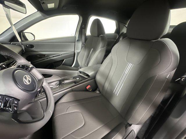 2025 Hyundai Elantra SEL Sport photo 9