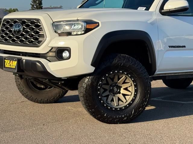 2023 Toyota Tacoma TRD Off-Road photo 3