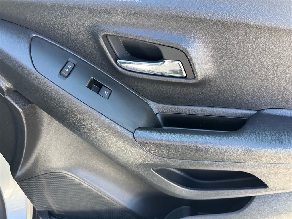 2022 Chevrolet Trax LT photo 22