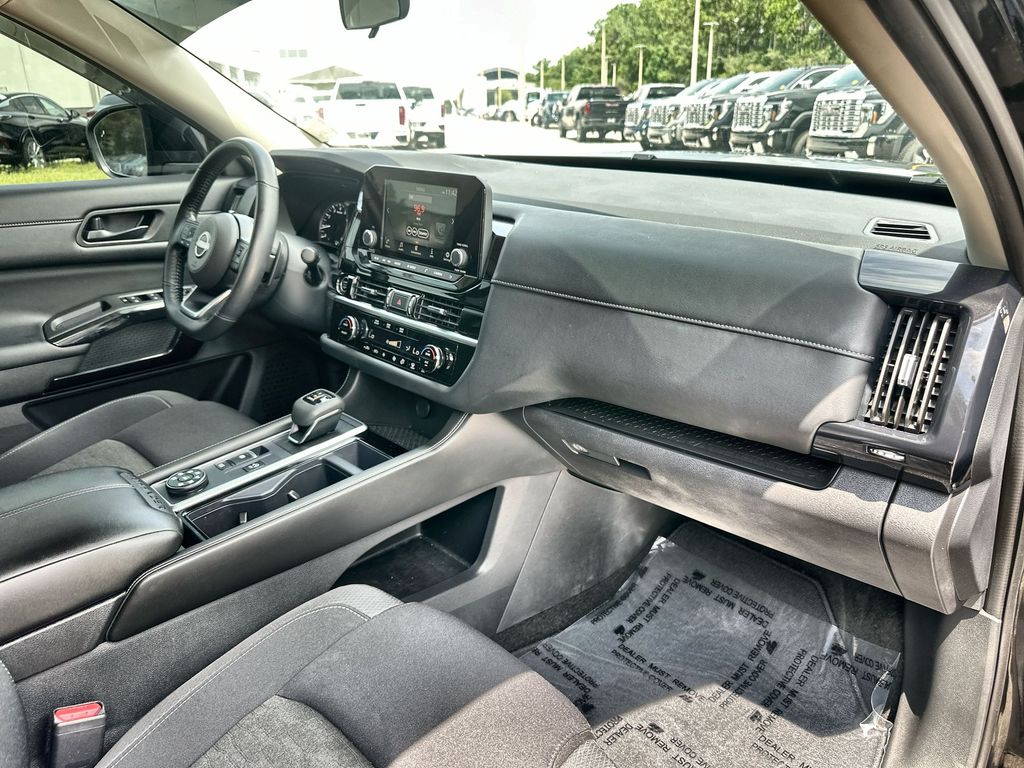 2024 Nissan Pathfinder SV photo 27