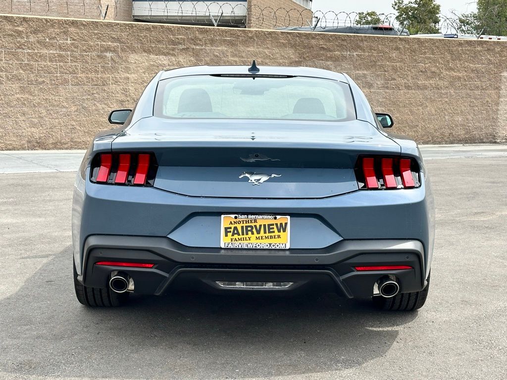 2025 Ford Mustang EcoBoost photo 4