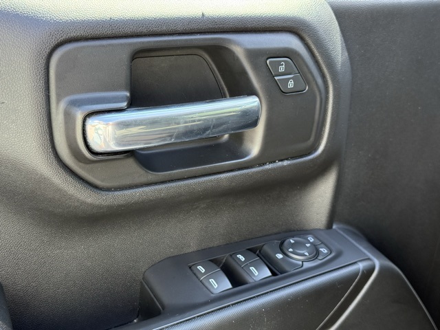 2020 Chevrolet Silverado 1500 Custom photo 12