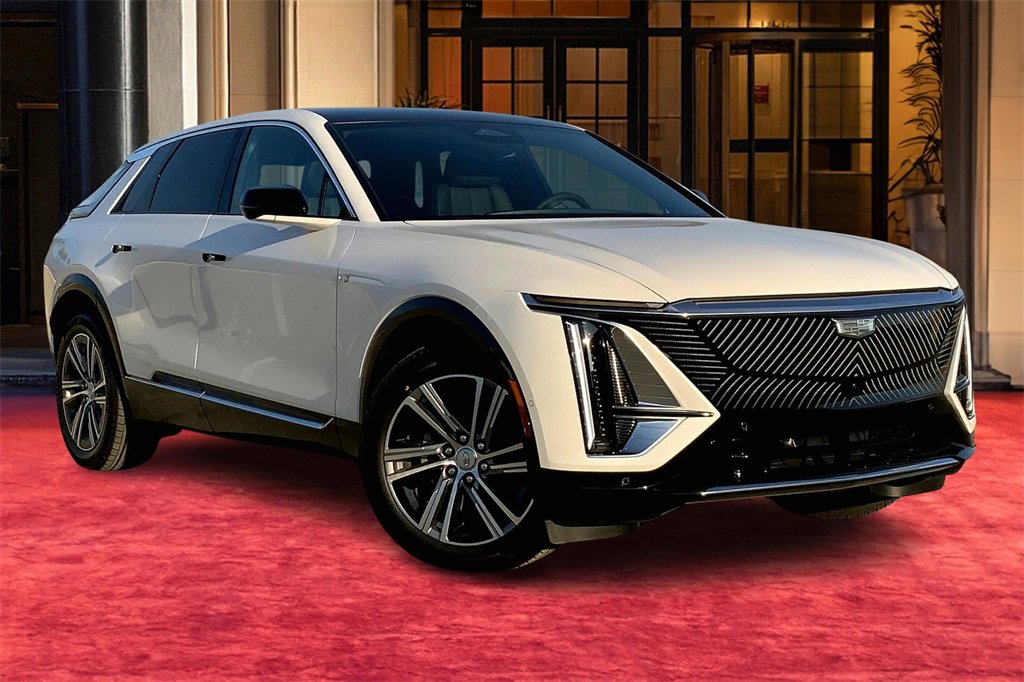 2025 Cadillac Lyriq Luxury photo 2