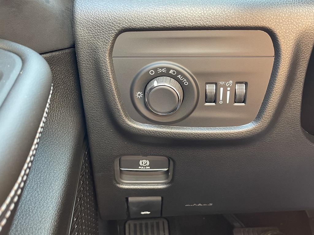 2025 Jeep Grand Cherokee Laredo X photo 31