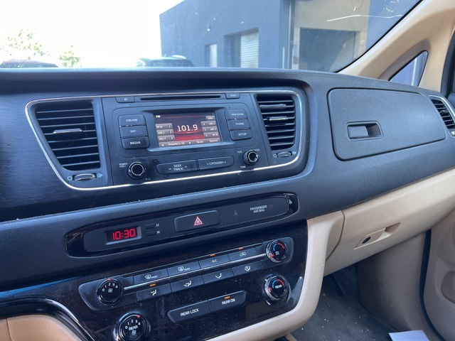 2016 Kia Sedona LX photo 21