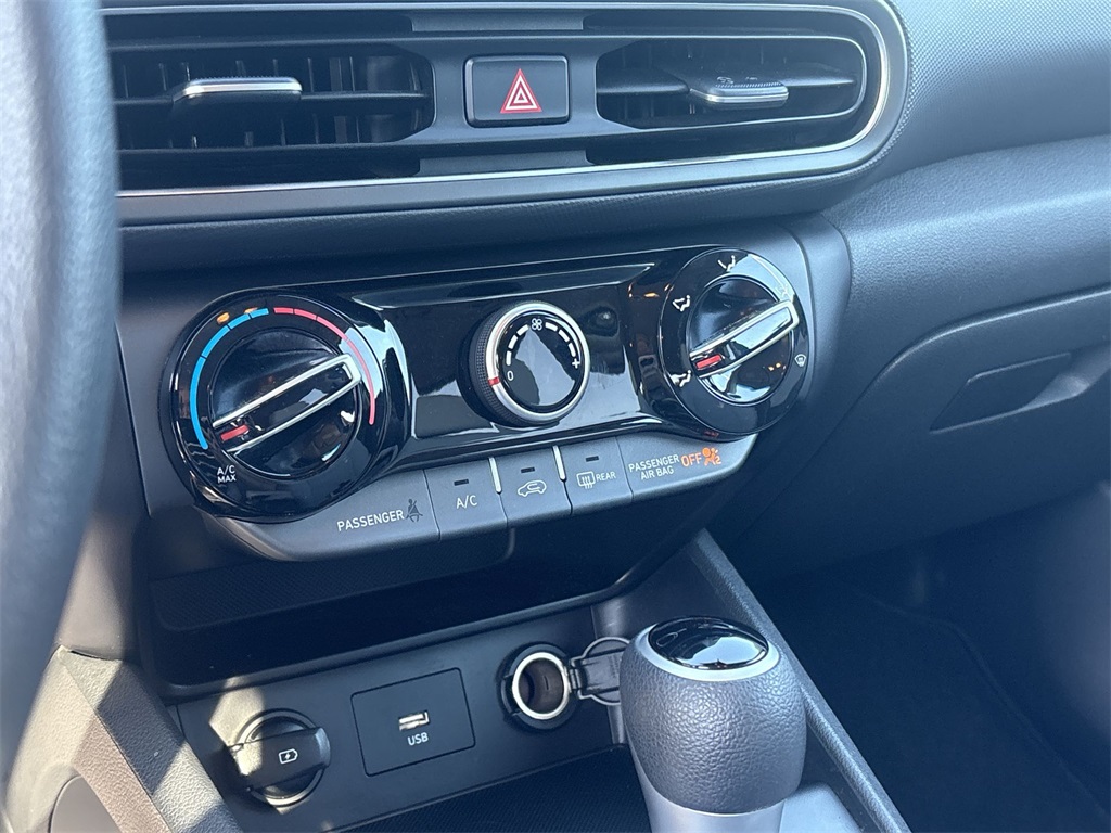 2022 Hyundai Kona SEL photo 16