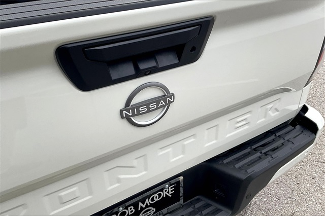 2025 Nissan Frontier SV photo 8