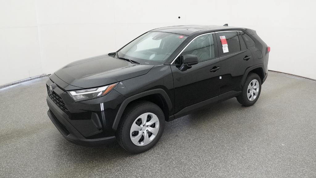 2025 Toyota RAV4 LE's photo