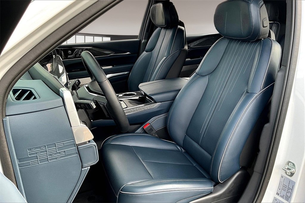 2025 Cadillac Escalade IQ Sport photo 9