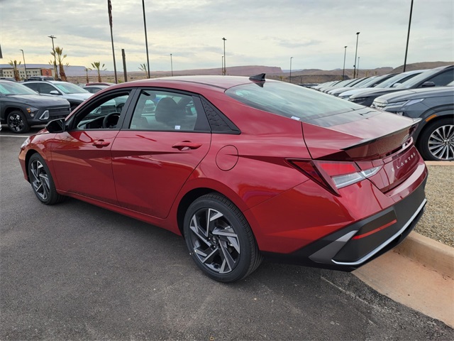 2025 Hyundai Elantra SEL Sport photo 4